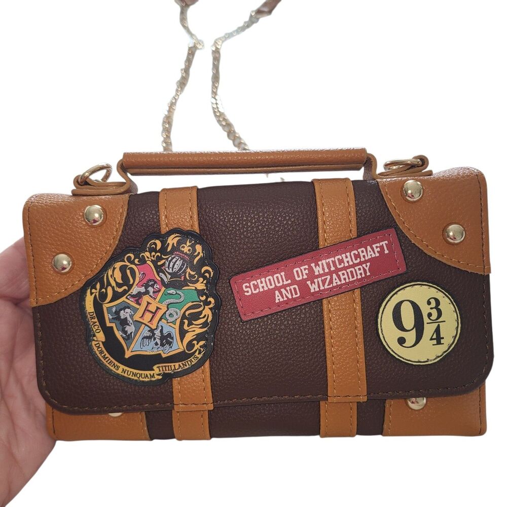 Harry Potter Hogwarts 9 3/4 Wallet Chain Crossbody Purse School of Witchcraft